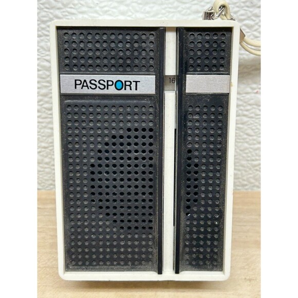 Vtg PASPORT Solid State AM Radio Model PR 111 With 2 Headphones Tested - Picture 1 of 16